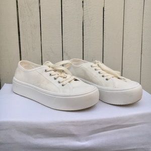 Madden Girl Ebonie Cream Platform Sneakers